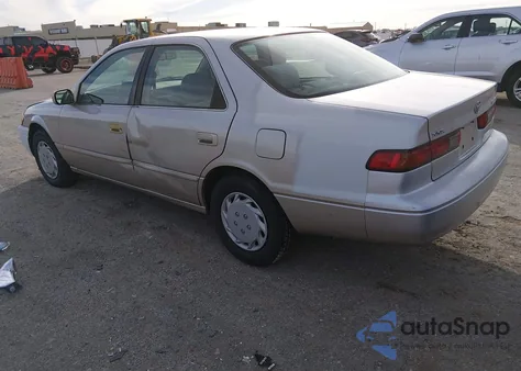 1998 Toyota Camry Le z USA, uszkodzony, nr VIN 4T1BG22K1WU318236
